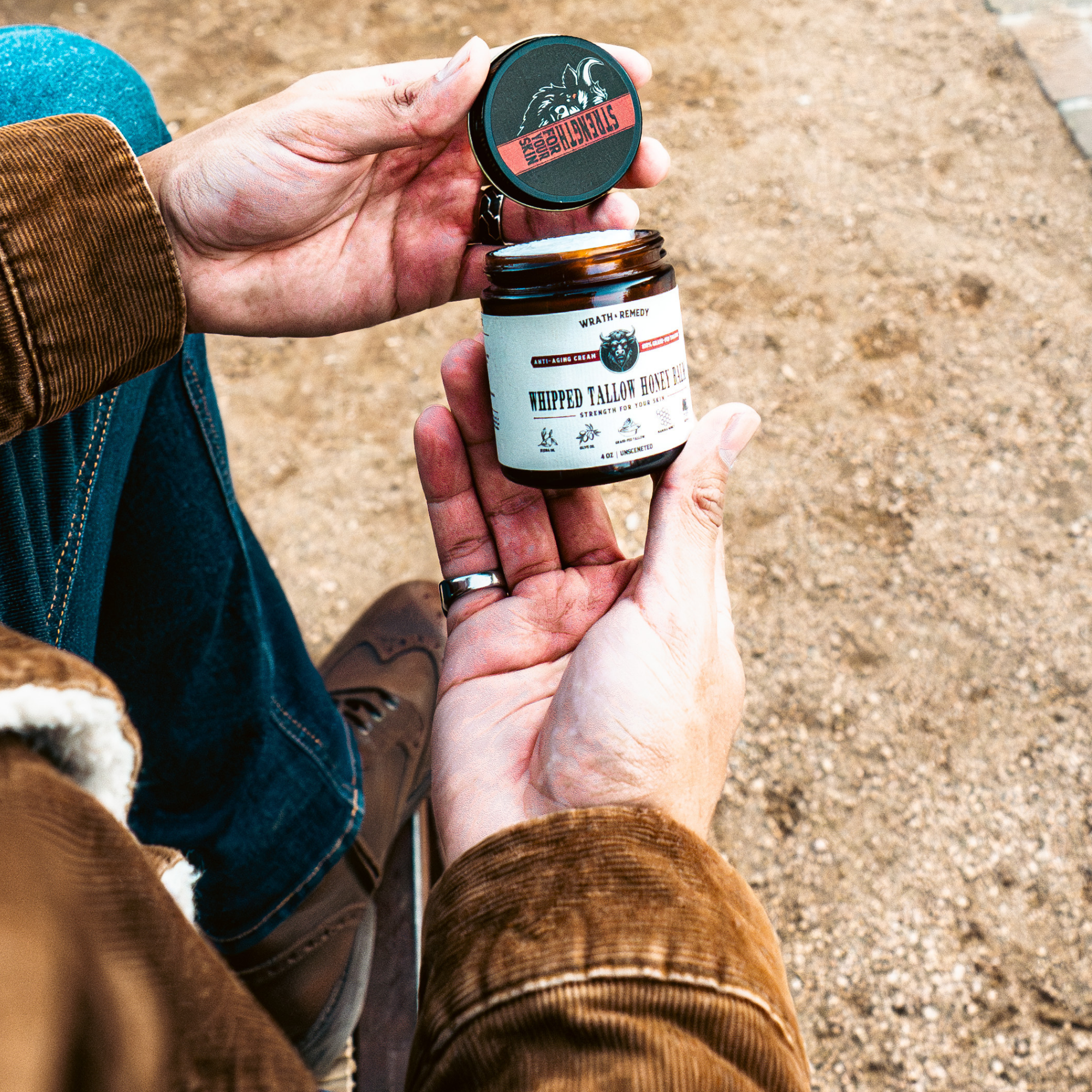 <p>Slow-rendered tallow from responsibly raised, grass-fed cows.</p>